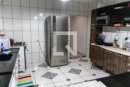 Cozinha de casa à venda com 3 quartos, 300m² em Santa Maria, Osasco