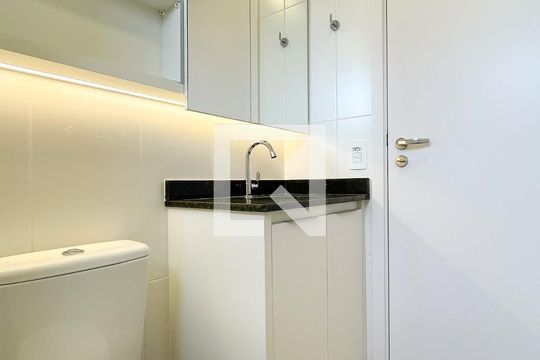 Banheiro de kitnet/studio à venda com 1 quarto, 26m² em Perdizes, São Paulo