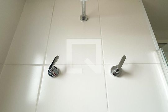 Banheiro de kitnet/studio à venda com 1 quarto, 26m² em Perdizes, São Paulo