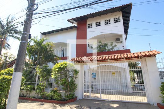 Fachada de casa à venda com 5 quartos, 410m² em Harmonia, Canoas