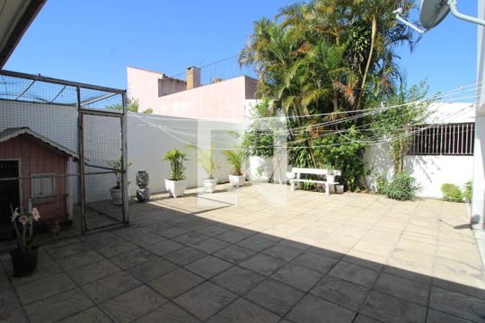 Quintal de casa à venda com 5 quartos, 410m² em Harmonia, Canoas