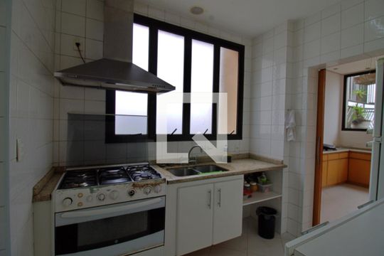 Cozinha  de apartamento à venda com 4 quartos, 490m² em Jardim Leonor, São Paulo