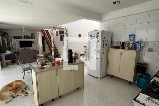 Casa à venda com 3 quartos, 295m² em Azenha, Porto Alegre