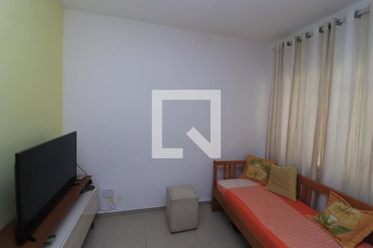 Sala de TV de casa de condomínio para alugar com 2 quartos, 75m² em Vila Esperança, São Paulo