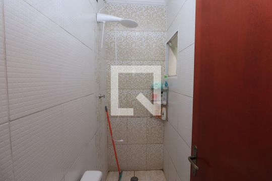 Banheiro da Suíte 2 de casa de condomínio para alugar com 2 quartos, 75m² em Vila Esperança, São Paulo