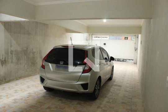 Garagem de apartamento para alugar com 2 quartos, 70m² em Jardim Adriana, Guarulhos