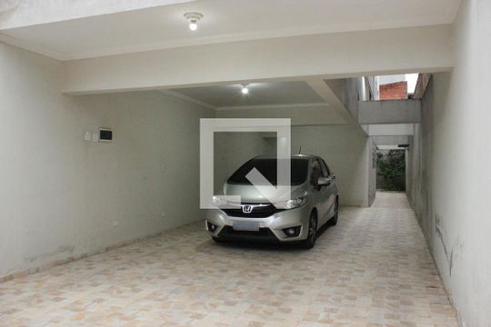 Garagem de apartamento para alugar com 2 quartos, 70m² em Jardim Adriana, Guarulhos