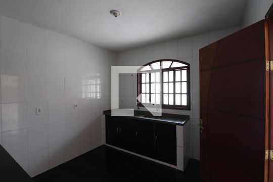 Cozinha de casa de condomínio para alugar com 3 quartos, 200m² em Galo Branco, São Gonçalo