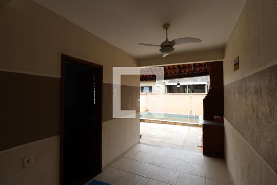 Área de Serviço de casa de condomínio para alugar com 3 quartos, 200m² em Galo Branco, São Gonçalo