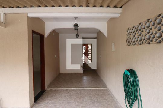 Garagem de casa de condomínio para alugar com 3 quartos, 200m² em Galo Branco, São Gonçalo