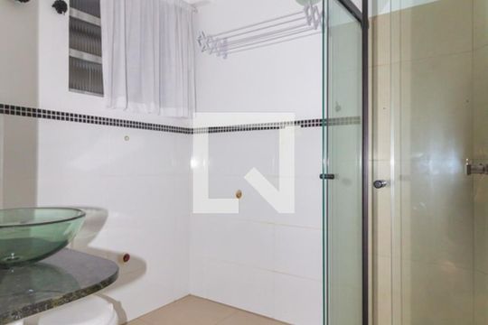 Banheiro de apartamento para alugar com 1 quarto, 29m² em Liberdade, São Paulo
