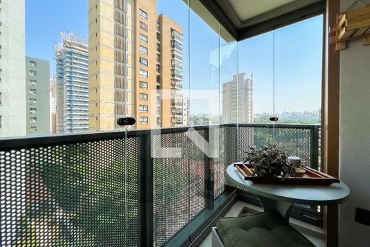 Sacada de kitnet/studio para alugar com 1 quarto, 27m² em Moema, São Paulo