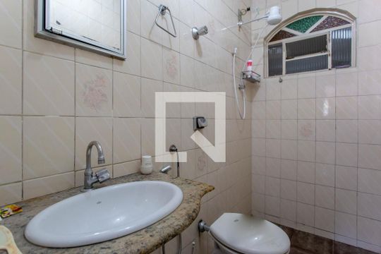 Banheiro Social de casa à venda com 3 quartos, 100m² em Alto dos Pinheiros, Belo Horizonte