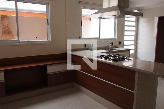 Cozinha de casa à venda com 3 quartos, 370m² em Vila Galvão, Jundiaí