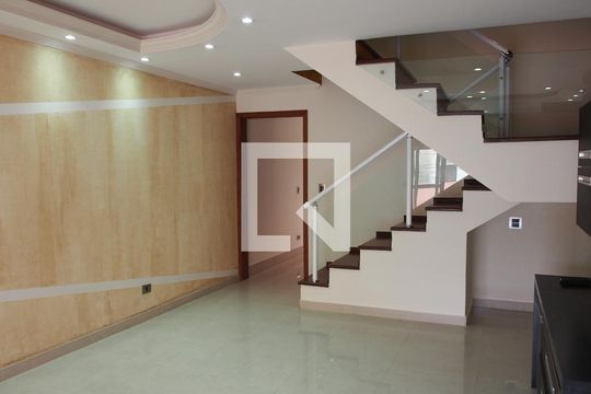 Casa à venda com 3 quartos, 370m² em Vila Galvão, Jundiaí