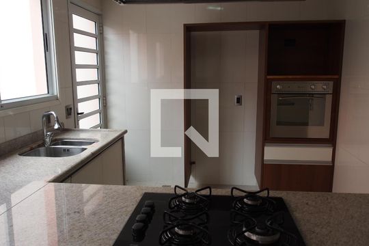 Cozinha de casa à venda com 3 quartos, 370m² em Vila Galvão, Jundiaí