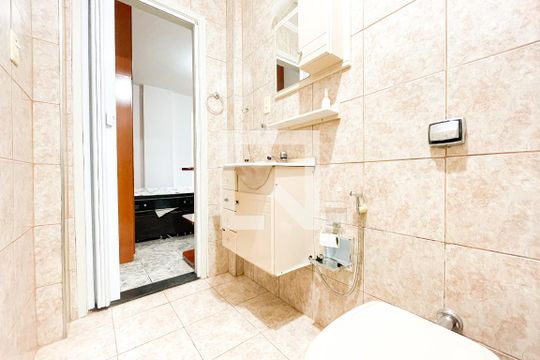 Banheiro de apartamento à venda com 1 quarto, 40m² em Sumarezinho, São Paulo