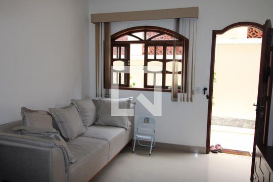 Sala de casa de condomínio à venda com 2 quartos, 70m² em Cordovil, Rio de Janeiro