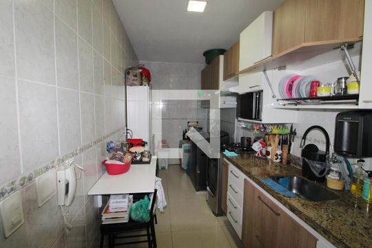 Cozinha de casa de condomínio à venda com 2 quartos, 70m² em Cordovil, Rio de Janeiro