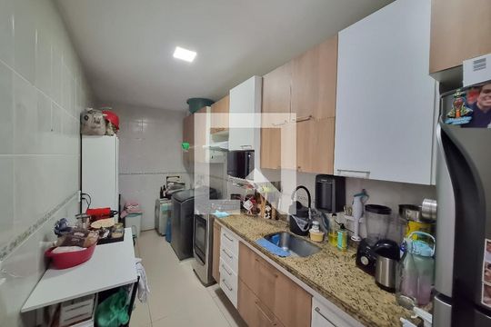 Cozinha de casa de condomínio à venda com 2 quartos, 70m² em Cordovil, Rio de Janeiro