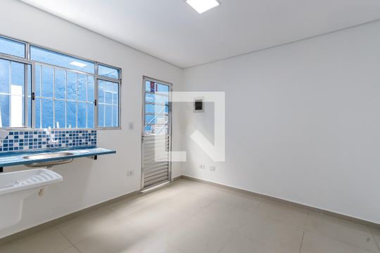 Sala e Cozinha de casa para alugar com 1 quarto, 21m² em Vila Nova Carolina, São Paulo