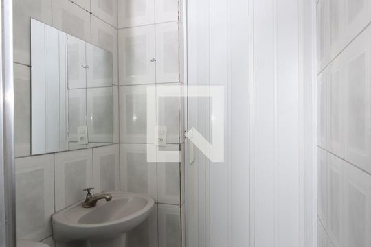 Banheiro de casa para alugar com 2 quartos, 100m² em Cidade Satélite Santa Bárbara, São Paulo