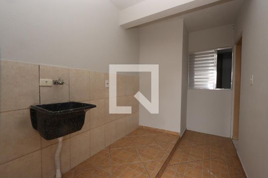 Área de Serviço de casa para alugar com 2 quartos, 100m² em Cidade Satélite Santa Bárbara, São Paulo