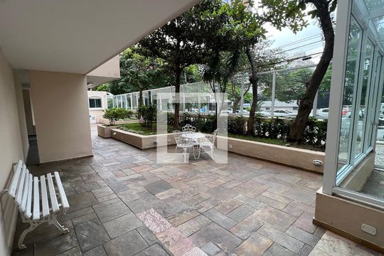 Área comum de apartamento à venda com 3 quartos, 181m² em Pinheiros, São Paulo