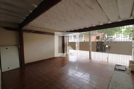 Garagem de casa à venda com 4 quartos, 178m² em Jardim Satelite, São Paulo