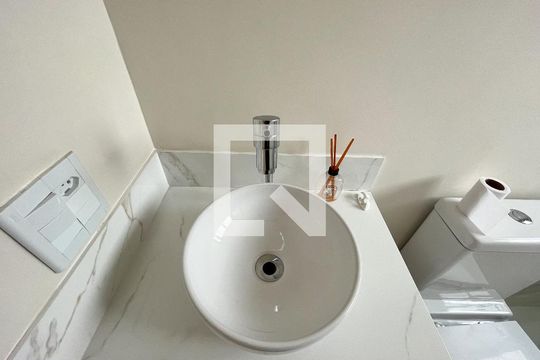 Banheiro  de casa de condomínio para alugar com 1 quarto, 42m² em Jabaquara, São Paulo