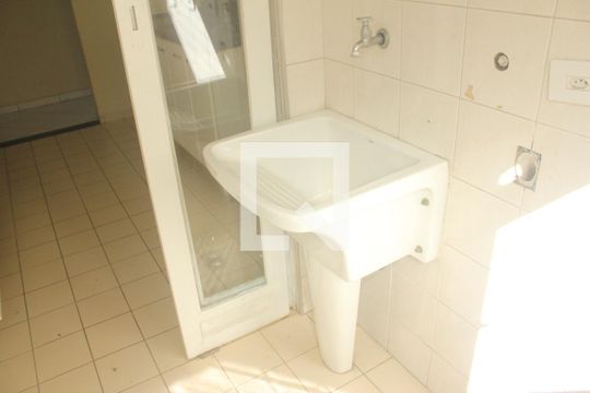 Cozinha e Área de Serviço de apartamento à venda com 2 quartos, 64m² em Vila Isa, São Paulo
