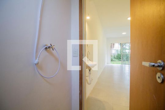 Banheiro de kitnet/studio para alugar com 1 quarto, 30m² em Sumaré, São Paulo