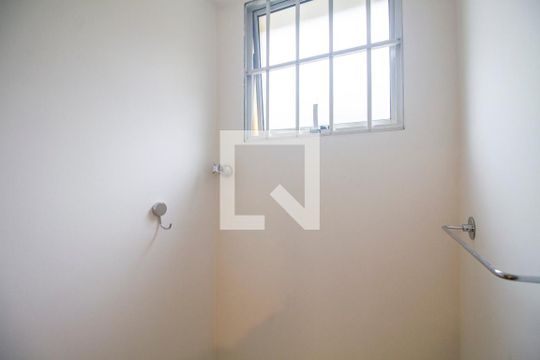 Banheiro de kitnet/studio para alugar com 1 quarto, 30m² em Sumaré, São Paulo