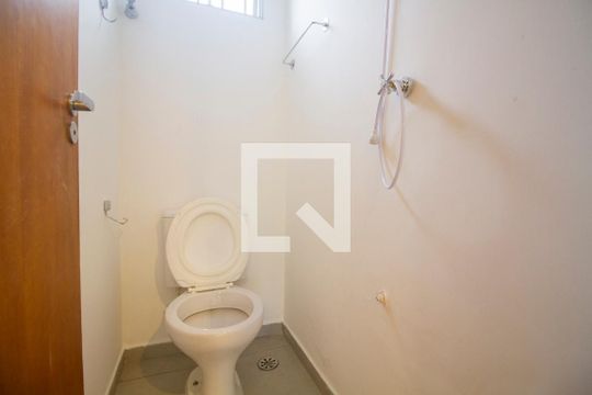 Banheiro de kitnet/studio para alugar com 1 quarto, 30m² em Sumaré, São Paulo