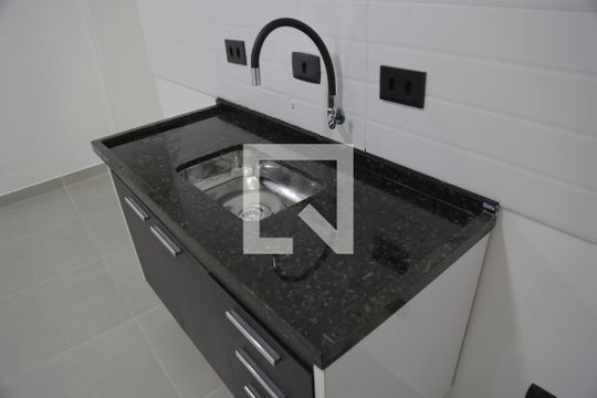 Cozinha de apartamento para alugar com 1 quarto, 40m² em Jardim Centenario, São Paulo