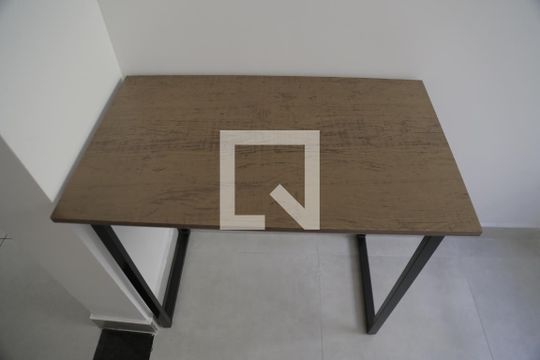 Home Office de apartamento para alugar com 1 quarto, 40m² em Jardim Centenario, São Paulo