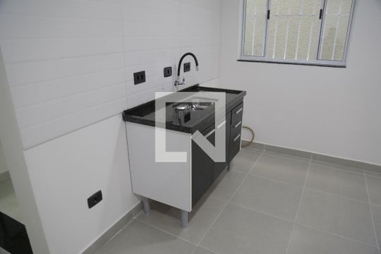 Cozinha de apartamento para alugar com 1 quarto, 40m² em Jardim Centenario, São Paulo