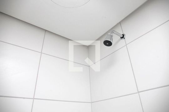 Banheiro de kitnet/studio à venda com 1 quarto, 31m² em Farroupilha, Porto Alegre