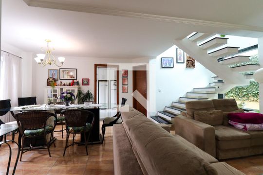 Casa para alugar com 3 quartos, 350m² em Guaíra, Curitiba