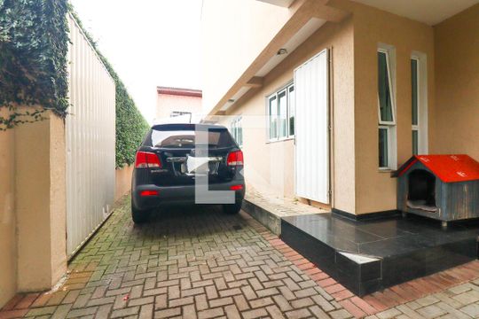 Garagem de casa para alugar com 3 quartos, 350m² em Guaíra, Curitiba