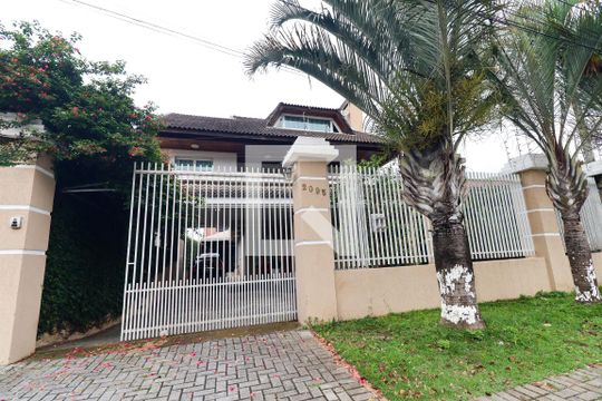 Fachada de casa para alugar com 3 quartos, 350m² em Guaíra, Curitiba