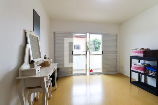 Quarto 1 de casa para alugar com 3 quartos, 350m² em Guaíra, Curitiba