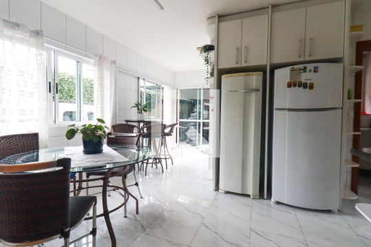 Cozinha de casa para alugar com 3 quartos, 350m² em Guaíra, Curitiba