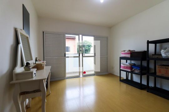 Quarto 1 de casa para alugar com 3 quartos, 350m² em Guaíra, Curitiba
