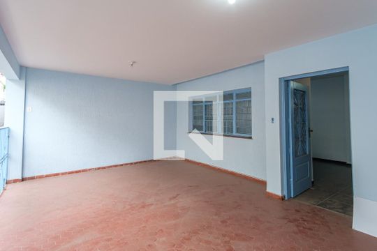 Garagem de casa à venda com 3 quartos, 180m² em Vila Santo Estevão, São Paulo