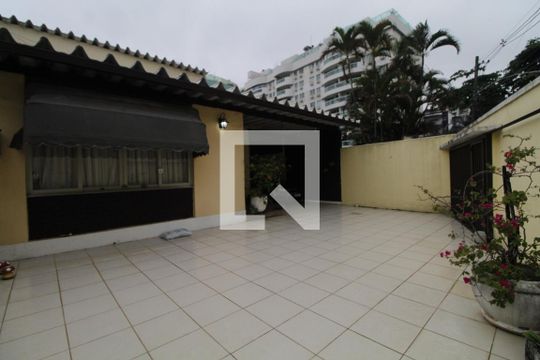 Quintal de casa à venda com 5 quartos, 367m² em Freguesia de Jacarepaguá, Rio de Janeiro