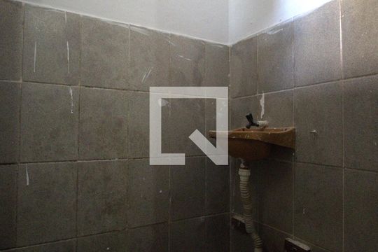 Banheiro de casa para alugar com 2 quartos, 80m² em Trindade, São Gonçalo