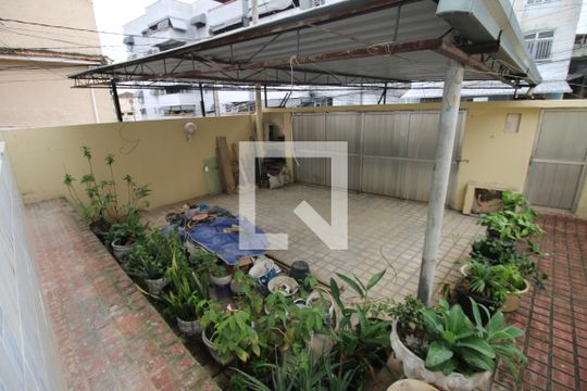 Garagem de casa à venda com 5 quartos, 329m² em Penha Circular, Rio de Janeiro