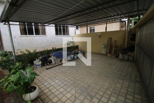 Garagem de casa à venda com 5 quartos, 329m² em Penha Circular, Rio de Janeiro