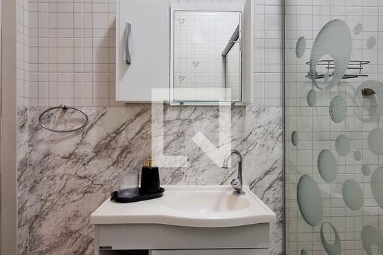 Banheiro de apartamento para alugar com 2 quartos, 75m² em Icaraí, Niterói